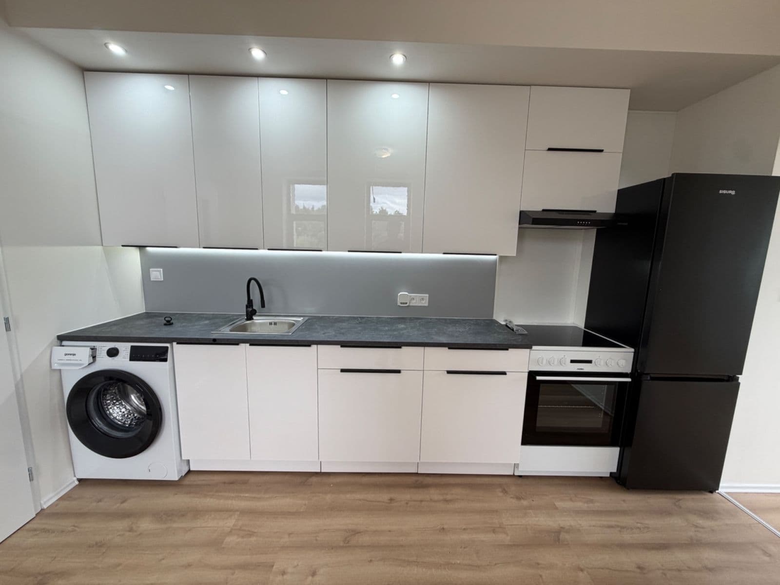 Pronájem bytu 2+kk 37 m², Vinořské náměstí, Praha, Praha Pronájem bytu 2+kk 37 m², Vinořské náměstí, Praha, Praha