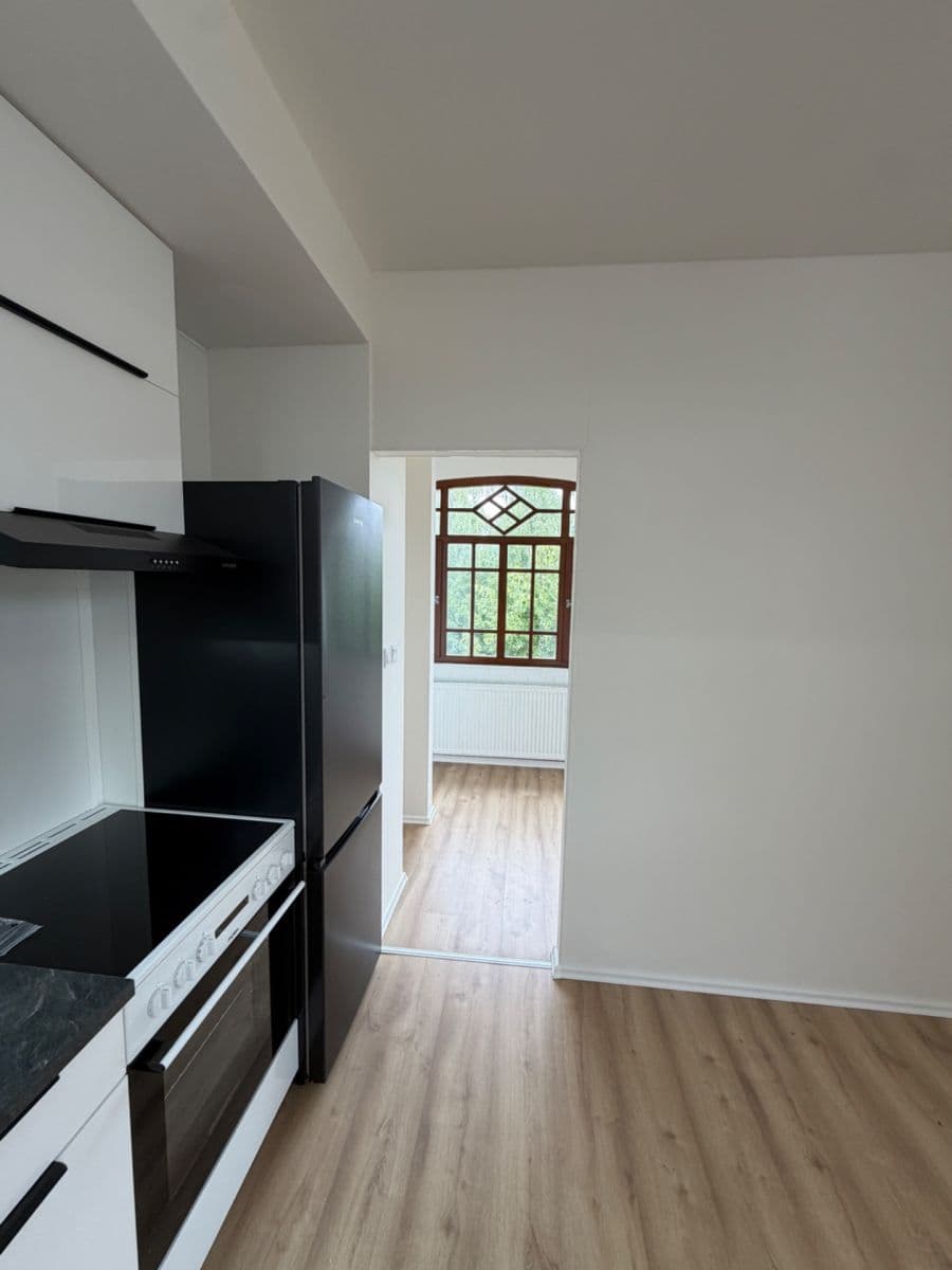 Pronájem bytu 2+kk 37 m², Vinořské náměstí, Praha, Praha Pronájem bytu 2+kk 37 m², Vinořské náměstí, Praha, Praha