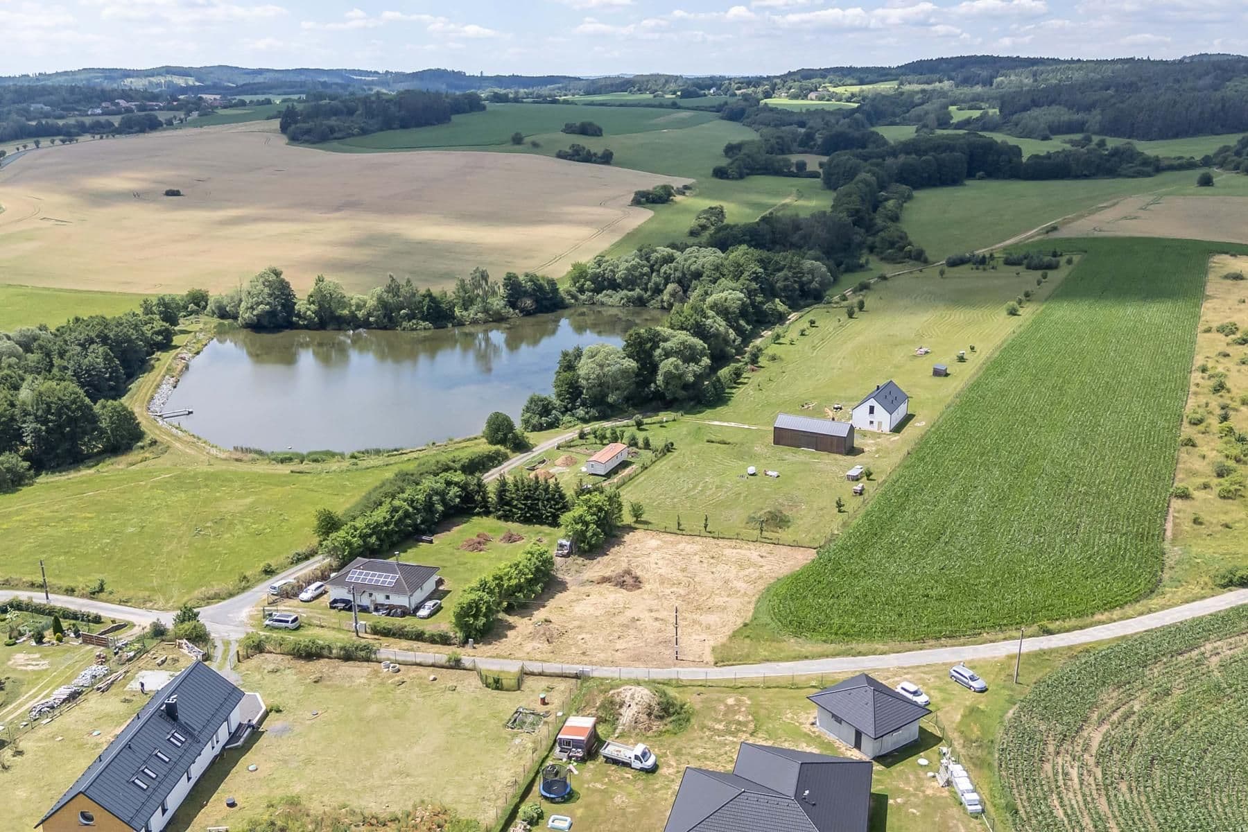 Prodej pozemku 1.449 m², Milín, Středočeský kraj Prodej pozemku 1.449 m², Milín, Středočeský kraj