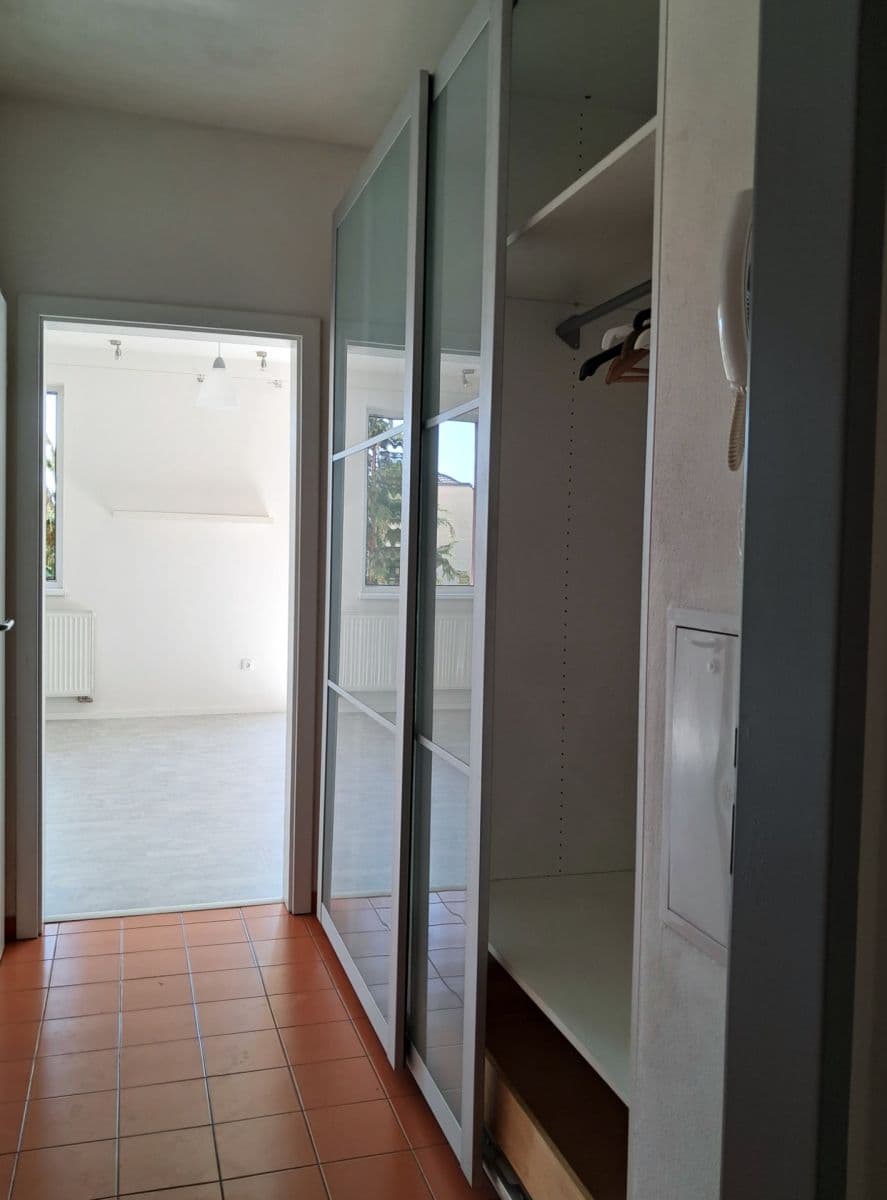 Pronájem bytu 1+kk 36 m², Korycanská, Praha, Praha Pronájem bytu 1+kk 36 m², Korycanská, Praha, Praha