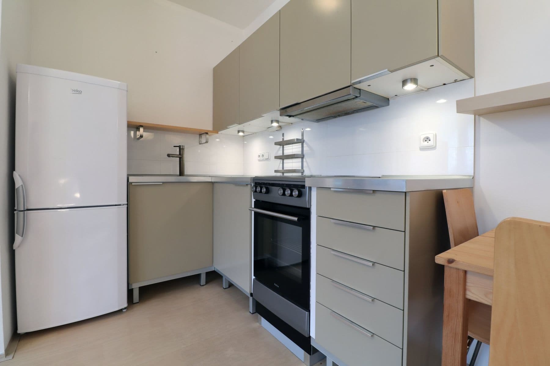 Pronájem bytu 1+kk 40 m², Hlivická, Praha, Praha Pronájem bytu 1+kk 40 m², Hlivická, Praha, Praha