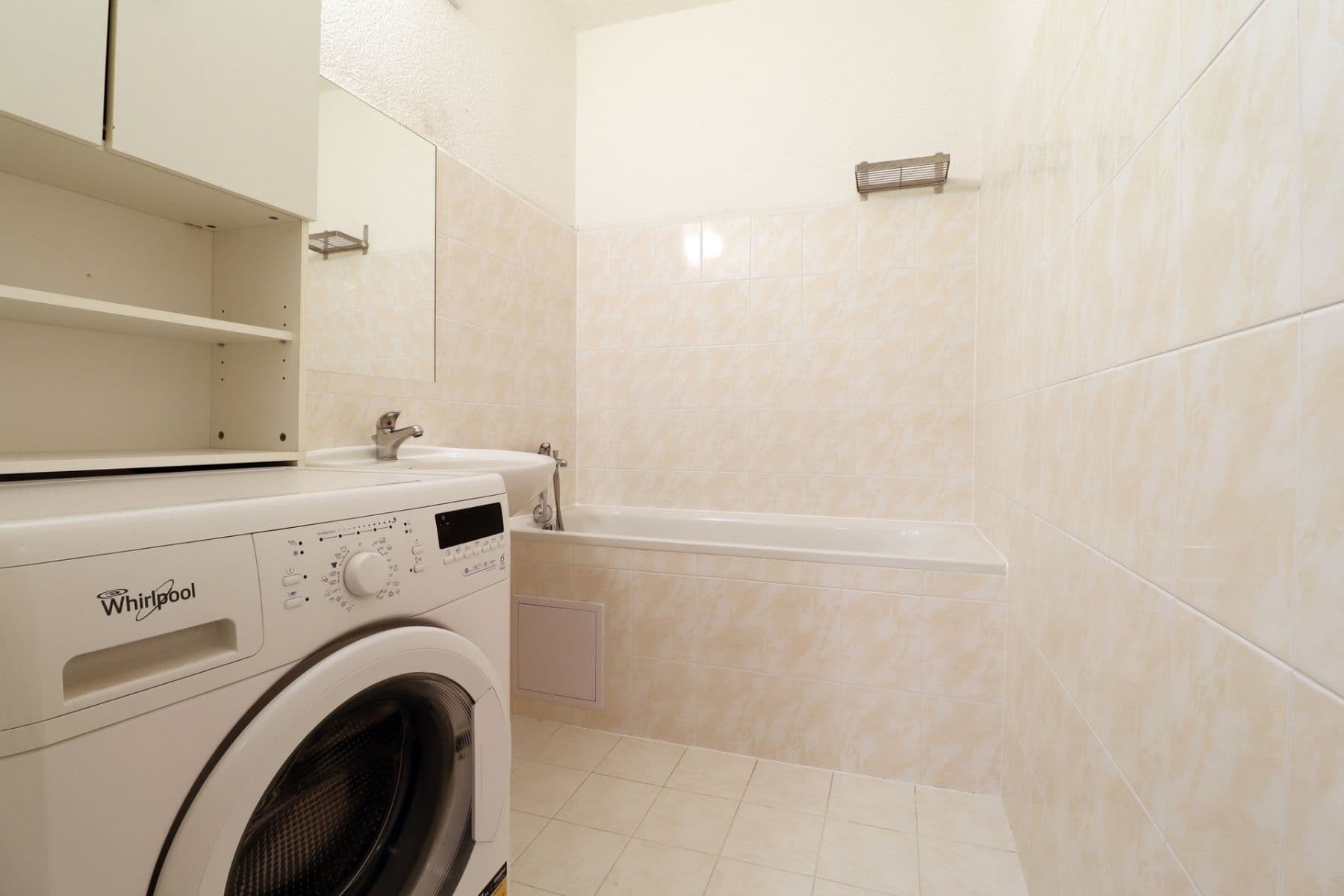Pronájem bytu 1+kk 40 m², Hlivická, Praha, Praha Pronájem bytu 1+kk 40 m², Hlivická, Praha, Praha