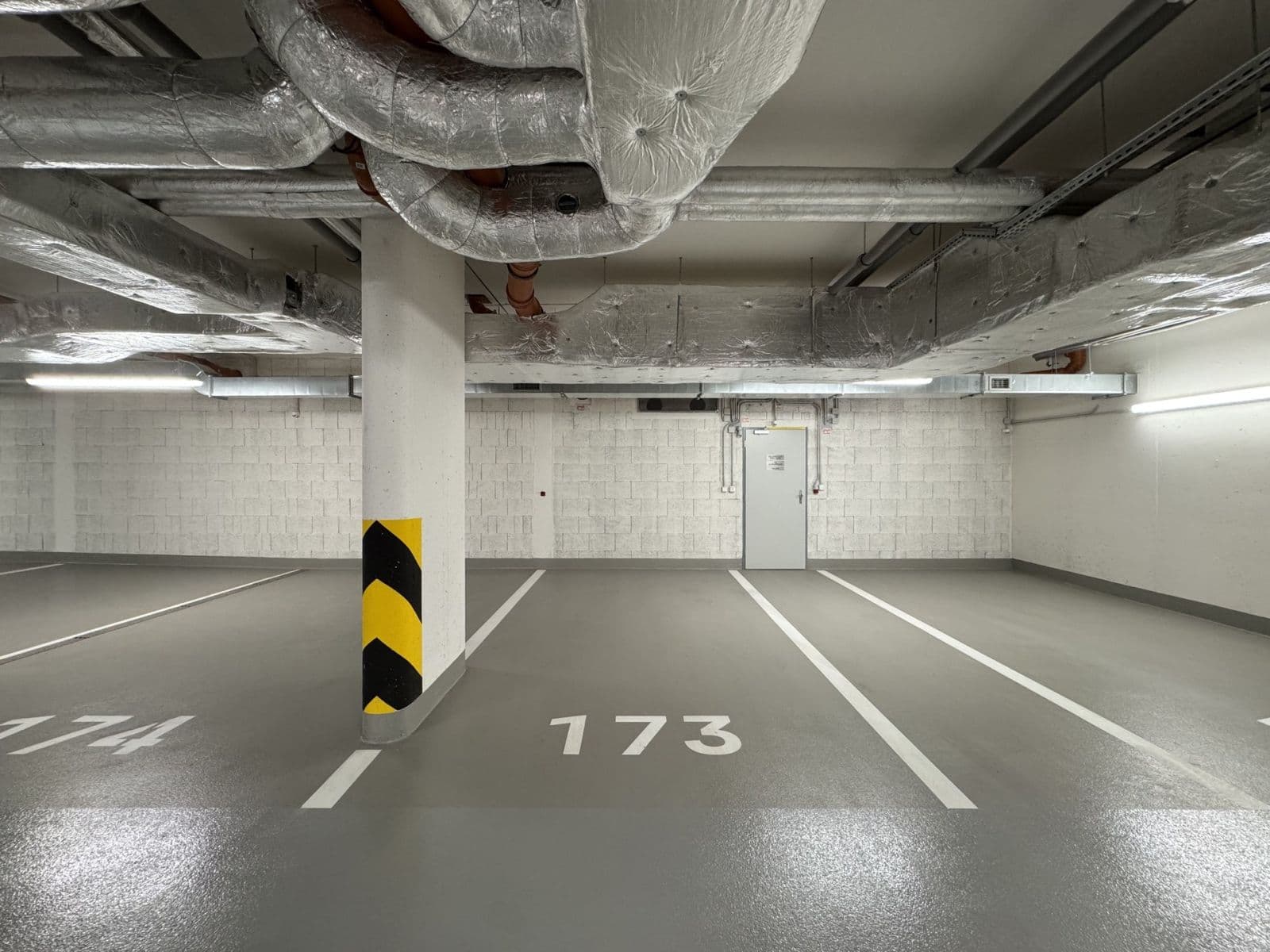 Pronájem garáže 15 m², Poděbradská, Praha, Praha Pronájem garáže 15 m², Poděbradská, Praha, Praha