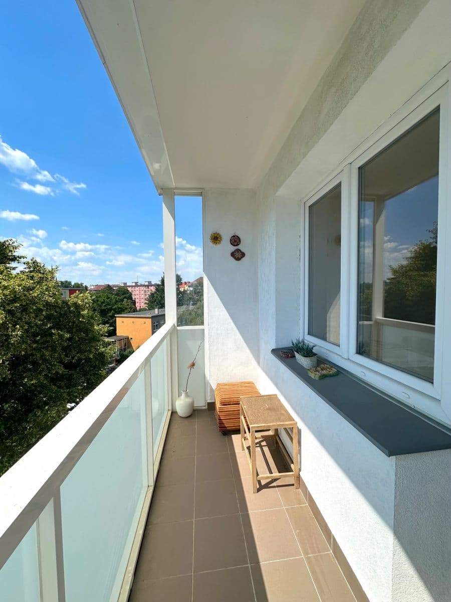Prodej bytu 3+1 64 m², tř. Kosmonautů, Olomouc, Olomoucký kraj Prodej bytu 3+1 64 m², tř. Kosmonautů, Olomouc, Olomoucký kraj