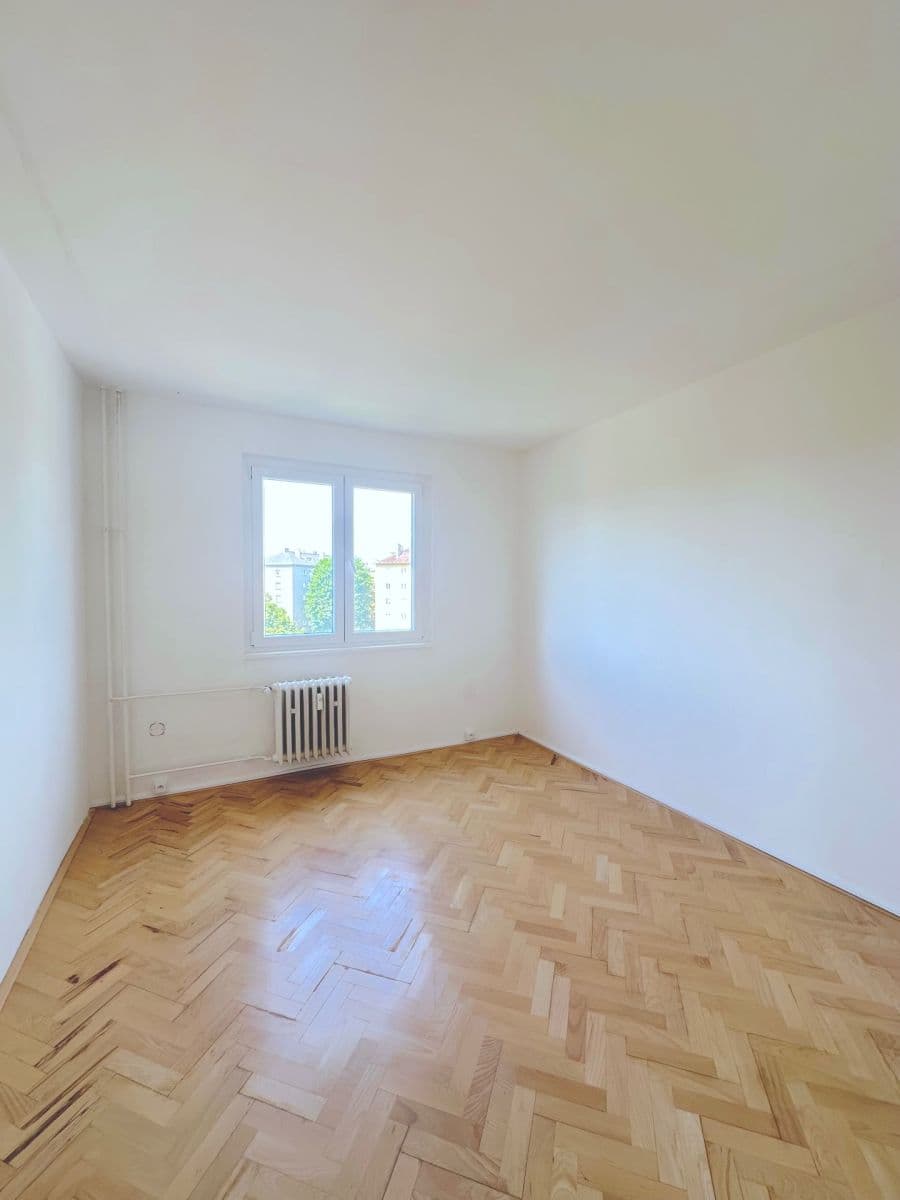 Prodej bytu 3+1 64 m², tř. Kosmonautů, Olomouc, Olomoucký kraj Prodej bytu 3+1 64 m², tř. Kosmonautů, Olomouc, Olomoucký kraj
