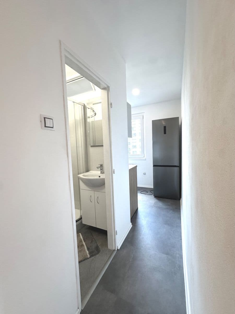 Prodej bytu 3+1 64 m², tř. Kosmonautů, Olomouc, Olomoucký kraj Prodej bytu 3+1 64 m², tř. Kosmonautů, Olomouc, Olomoucký kraj