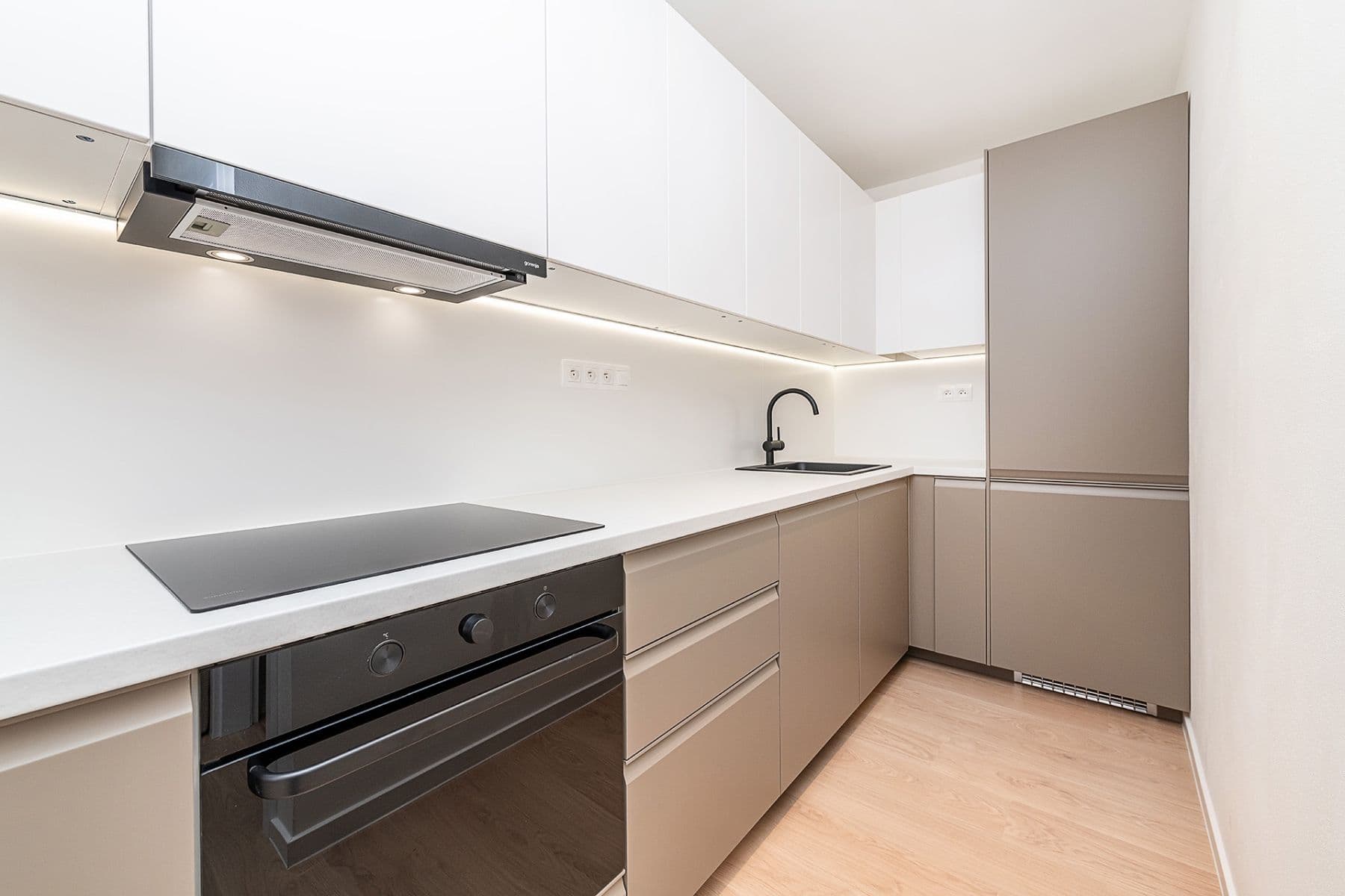 Prodej bytu 3+kk 87 m², Komunardů, Praha, Praha Prodej bytu 3+kk 87 m², Komunardů, Praha, Praha