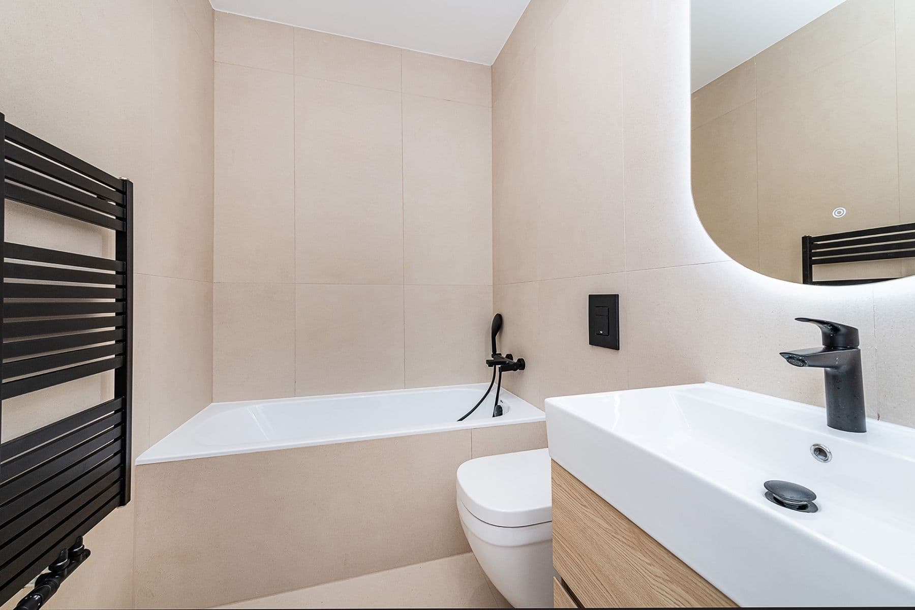 Prodej bytu 3+kk 87 m², Komunardů, Praha, Praha Prodej bytu 3+kk 87 m², Komunardů, Praha, Praha