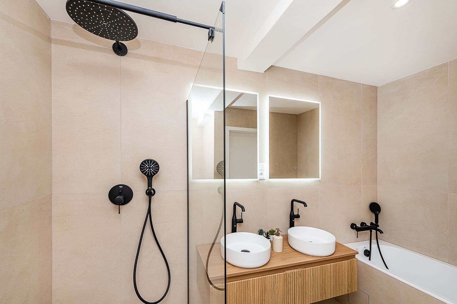 Prodej bytu 3+kk 90 m², Komunardů, Praha, Praha Prodej bytu 3+kk 90 m², Komunardů, Praha, Praha