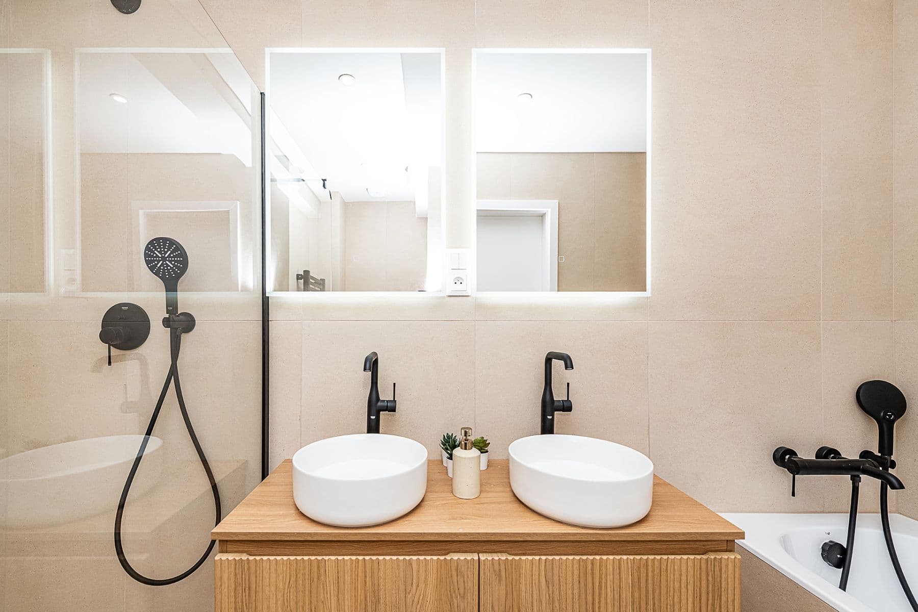 Prodej bytu 3+kk 90 m², Komunardů, Praha, Praha Prodej bytu 3+kk 90 m², Komunardů, Praha, Praha