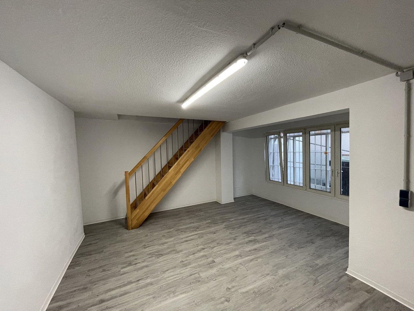 Pronájem nebytového prostoru 85 m², Königsteiner Straße 30, Frankfurt, Hessen Pronájem nebytového prostoru 85 m², Königsteiner Straße 30, Frankfurt, Hessen