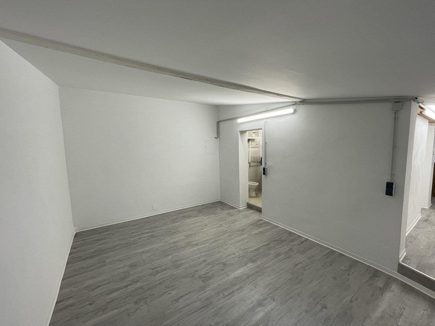 Pronájem nebytového prostoru 85 m², Königsteiner Straße 30, Frankfurt, Hessen Pronájem nebytového prostoru 85 m², Königsteiner Straße 30, Frankfurt, Hessen