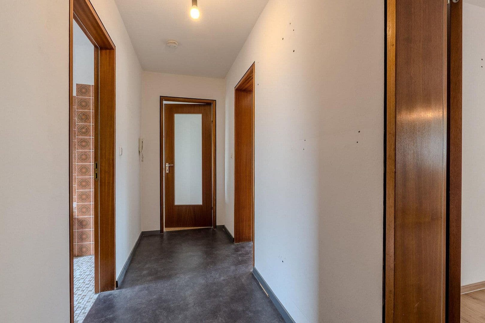 Pronájem bytu 2+1 65 m², Grüner Weg 33, Reutlingen, Bádensko-Württembersko Pronájem bytu 2+1 65 m², Grüner Weg 33, Reutlingen, Bádensko-Württembersko