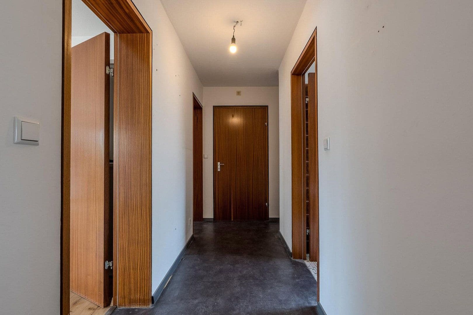 Pronájem bytu 2+1 65 m², Grüner Weg 33, Reutlingen, Bádensko-Württembersko Pronájem bytu 2+1 65 m², Grüner Weg 33, Reutlingen, Bádensko-Württembersko
