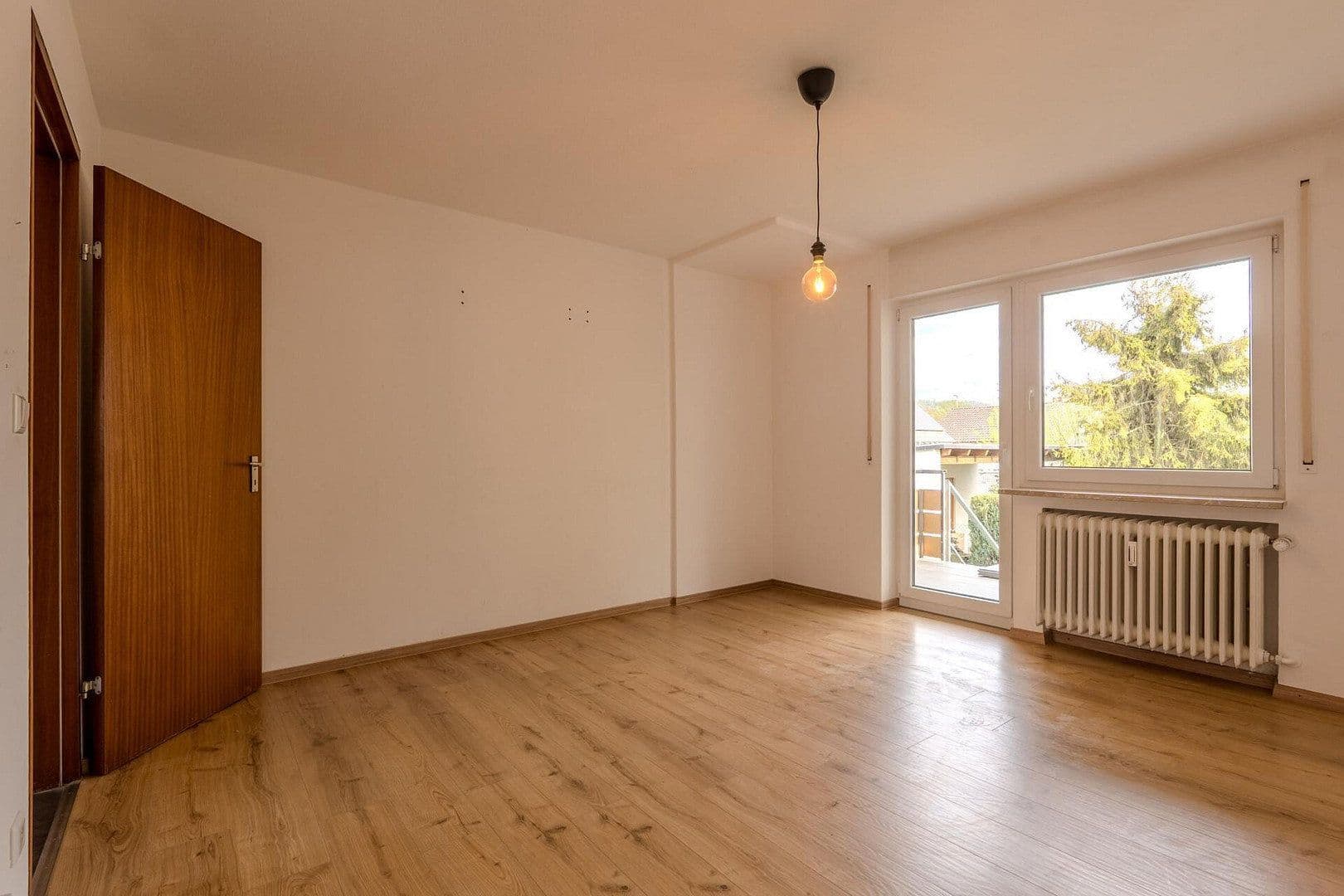 Pronájem bytu 2+1 65 m², Grüner Weg 33, Reutlingen, Bádensko-Württembersko Pronájem bytu 2+1 65 m², Grüner Weg 33, Reutlingen, Bádensko-Württembersko