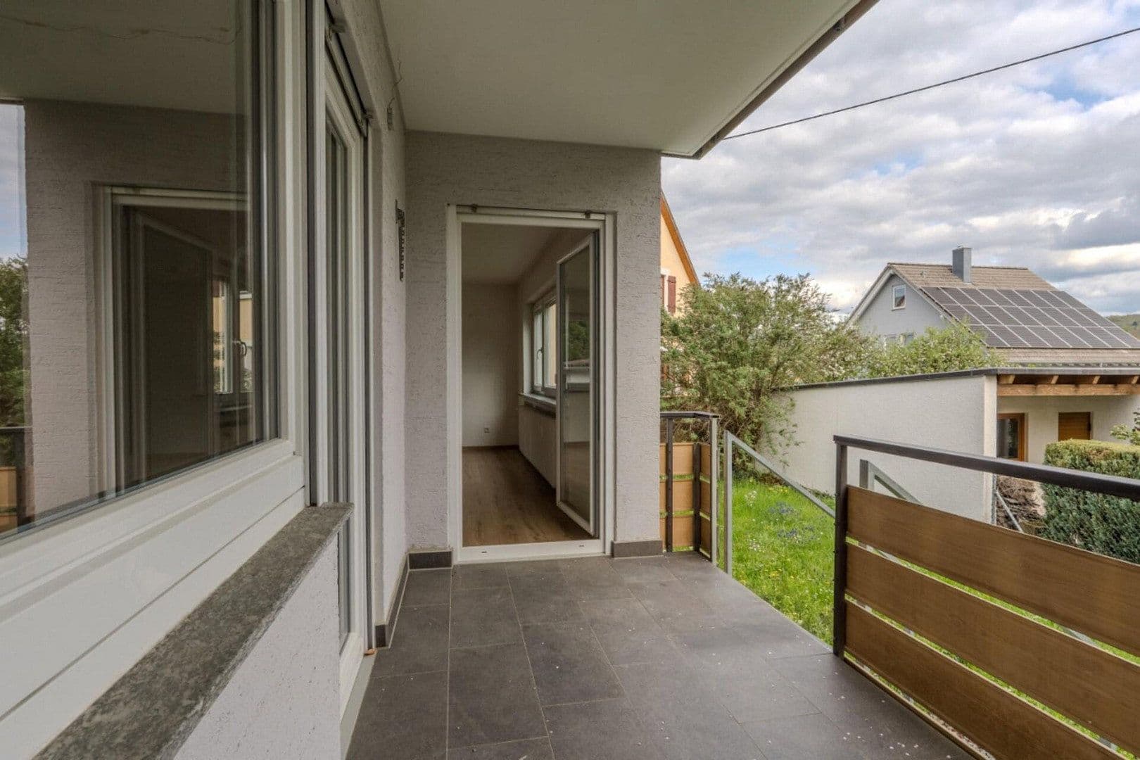 Pronájem bytu 2+1 65 m², Grüner Weg 33, Reutlingen, Bádensko-Württembersko Pronájem bytu 2+1 65 m², Grüner Weg 33, Reutlingen, Bádensko-Württembersko
