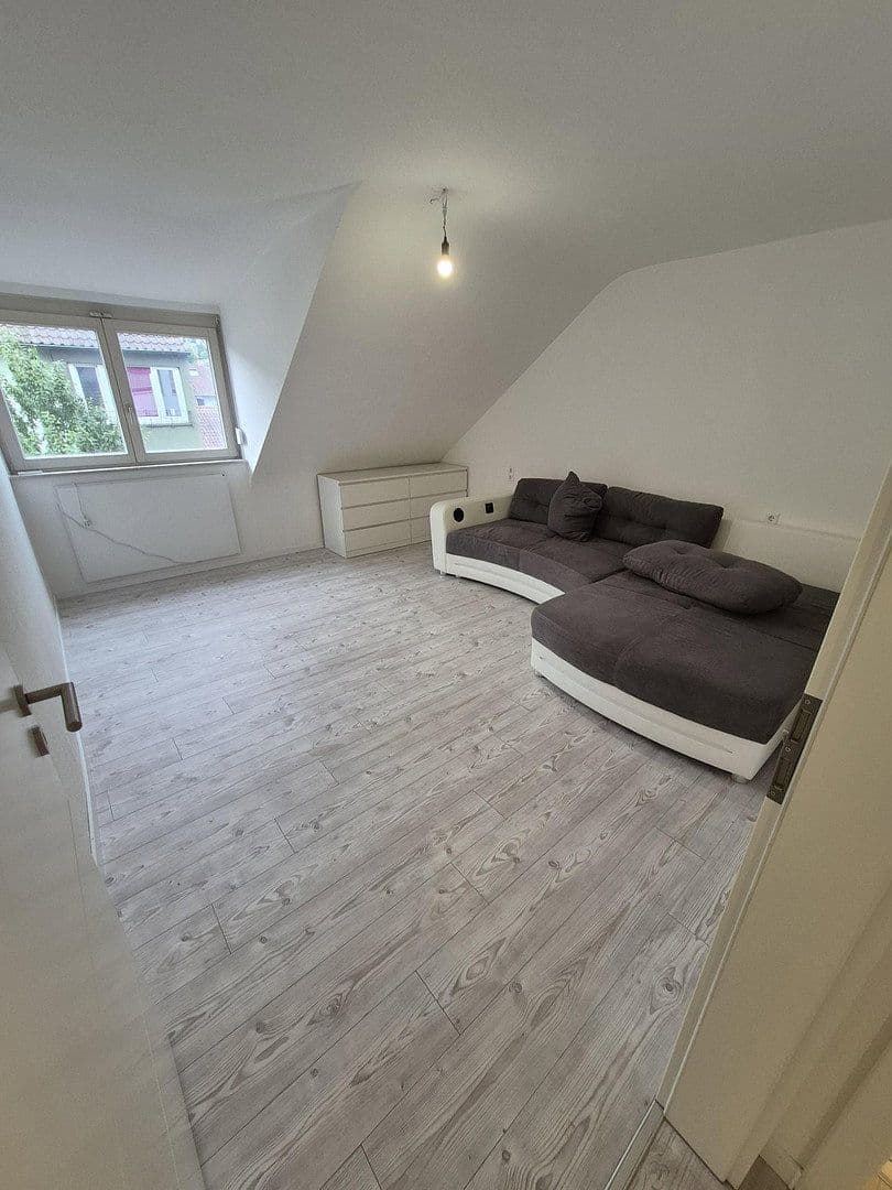 Pronájem bytu 3+1 60 m², Gymnasiumstr. 81, Pforzheim, Bádensko-Württembersko Pronájem bytu 3+1 60 m², Gymnasiumstr. 81, Pforzheim, Bádensko-Württembersko