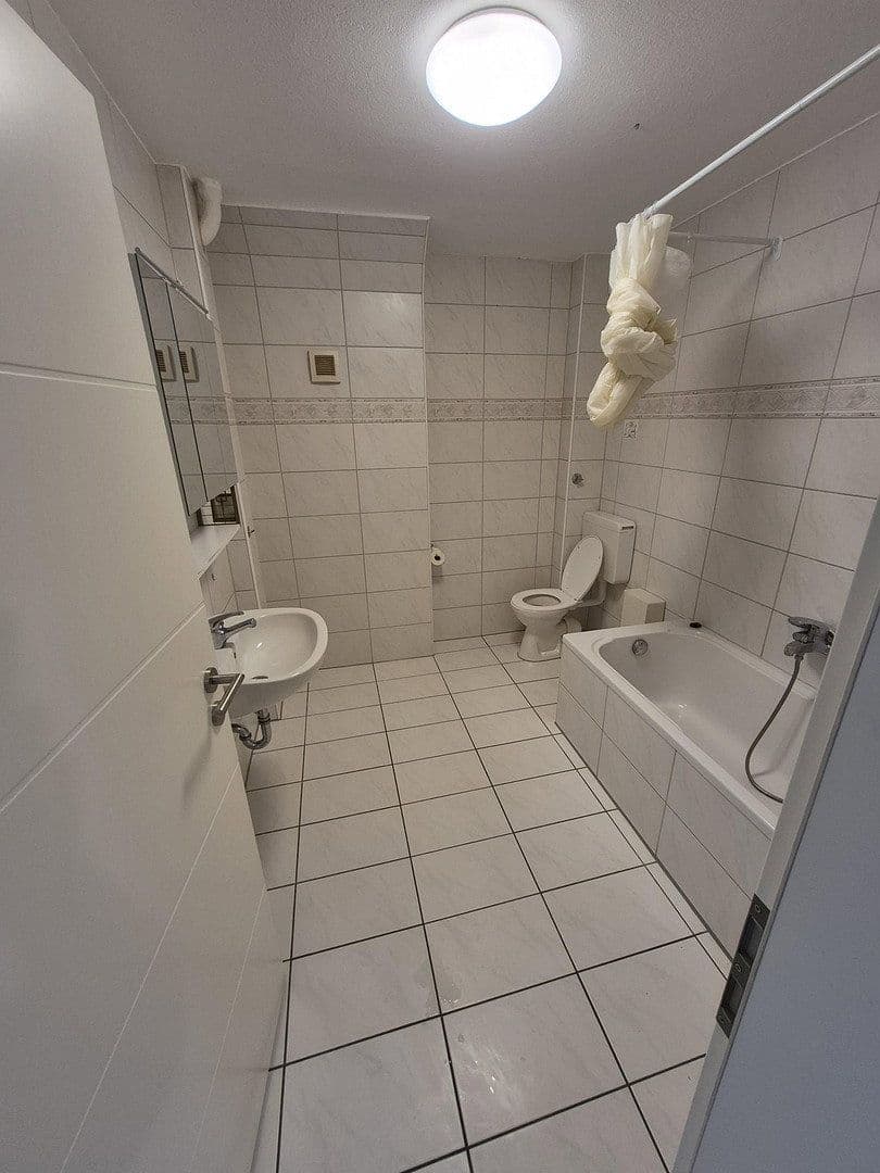 Pronájem bytu 3+1 60 m², Gymnasiumstr. 81, Pforzheim, Bádensko-Württembersko Pronájem bytu 3+1 60 m², Gymnasiumstr. 81, Pforzheim, Bádensko-Württembersko