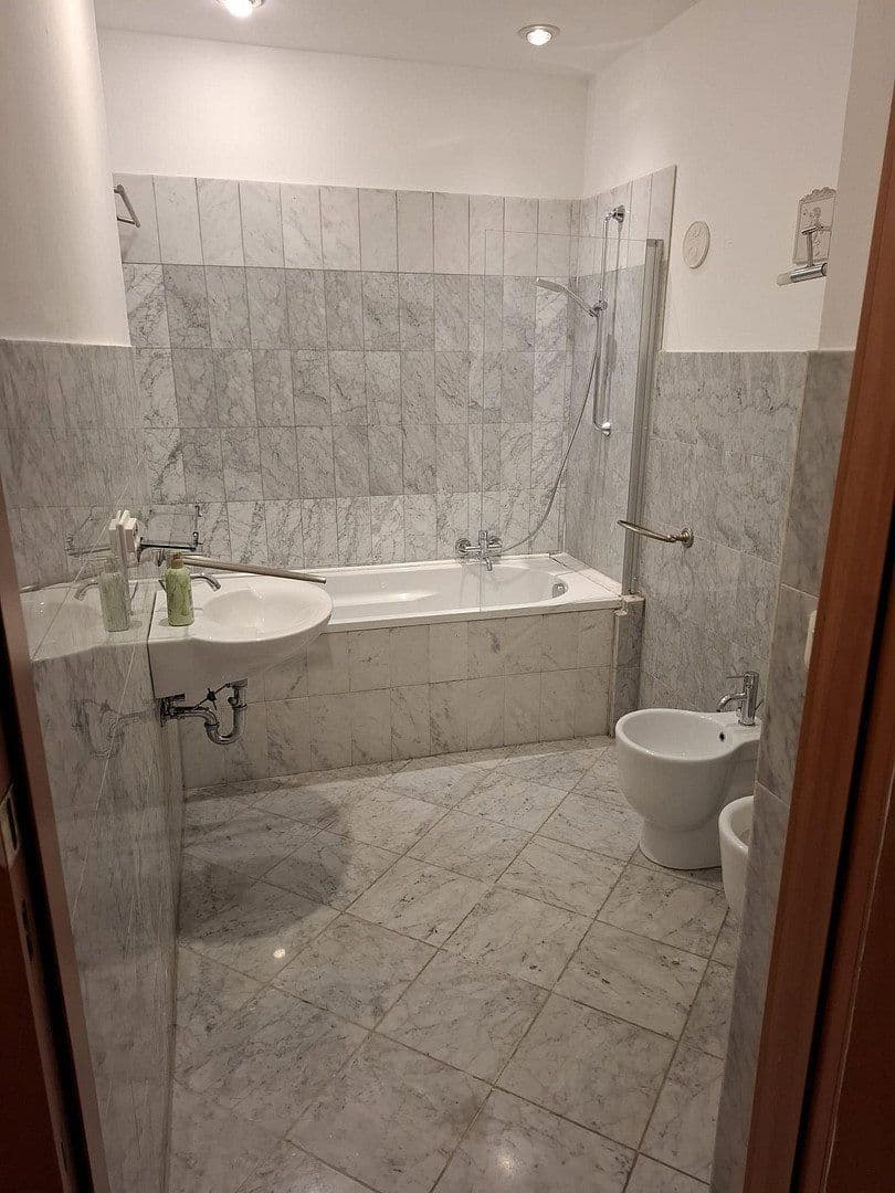 Prodej bytu 2+1 65 m², Stoffeler Straße 18, Düsseldorf, Severní Porýní-Vestfálsko Prodej bytu 2+1 65 m², Stoffeler Straße 18, Düsseldorf, Severní Porýní-Vestfálsko