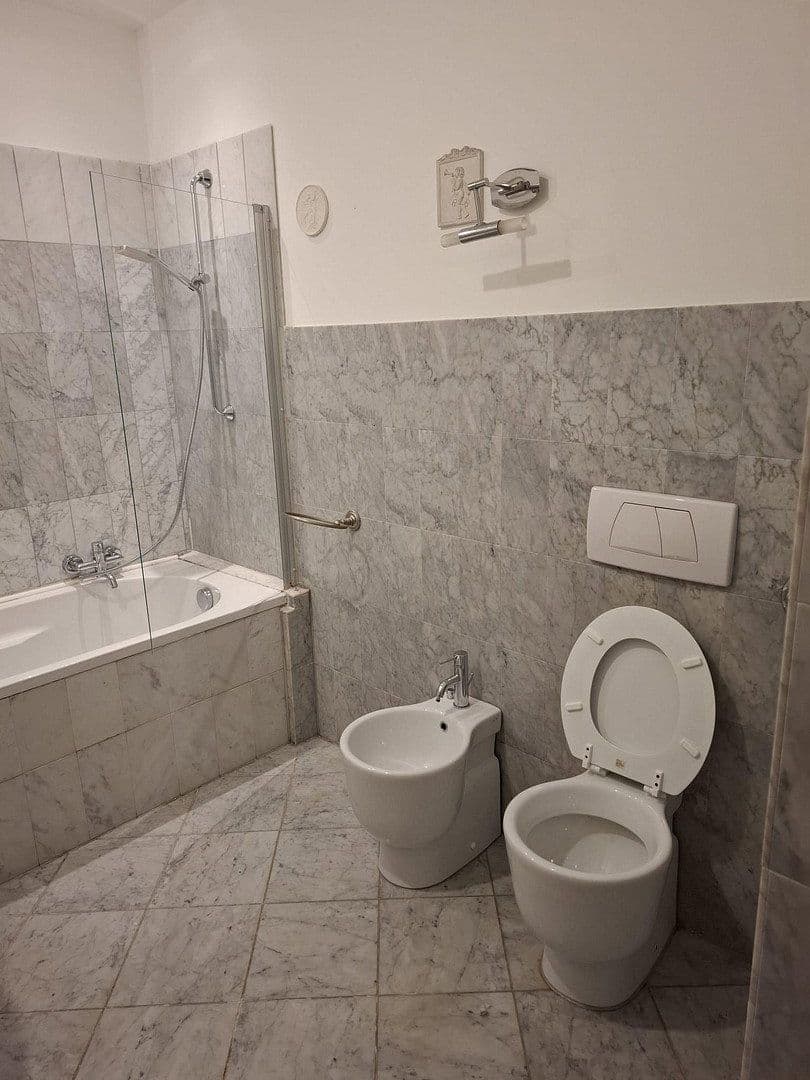 Prodej bytu 2+1 65 m², Stoffeler Straße 18, Düsseldorf, Severní Porýní-Vestfálsko Prodej bytu 2+1 65 m², Stoffeler Straße 18, Düsseldorf, Severní Porýní-Vestfálsko
