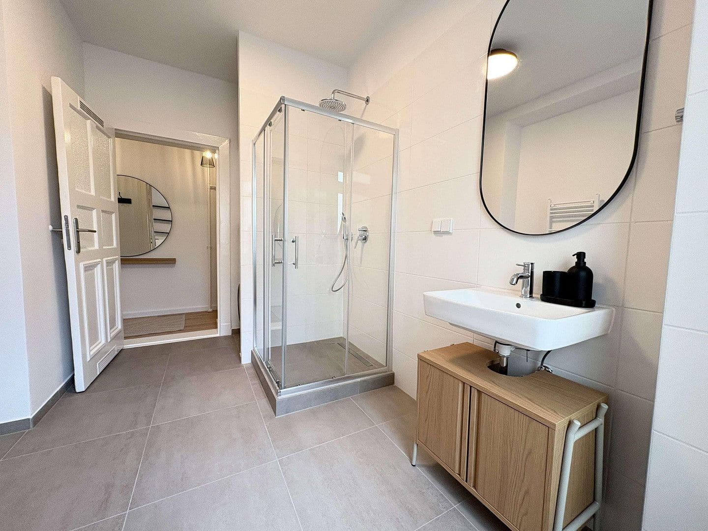 Pronájem bytu 3+1 80 m², Weserstraße 24, Berlin, Berlín Pronájem bytu 3+1 80 m², Weserstraße 24, Berlin, Berlín