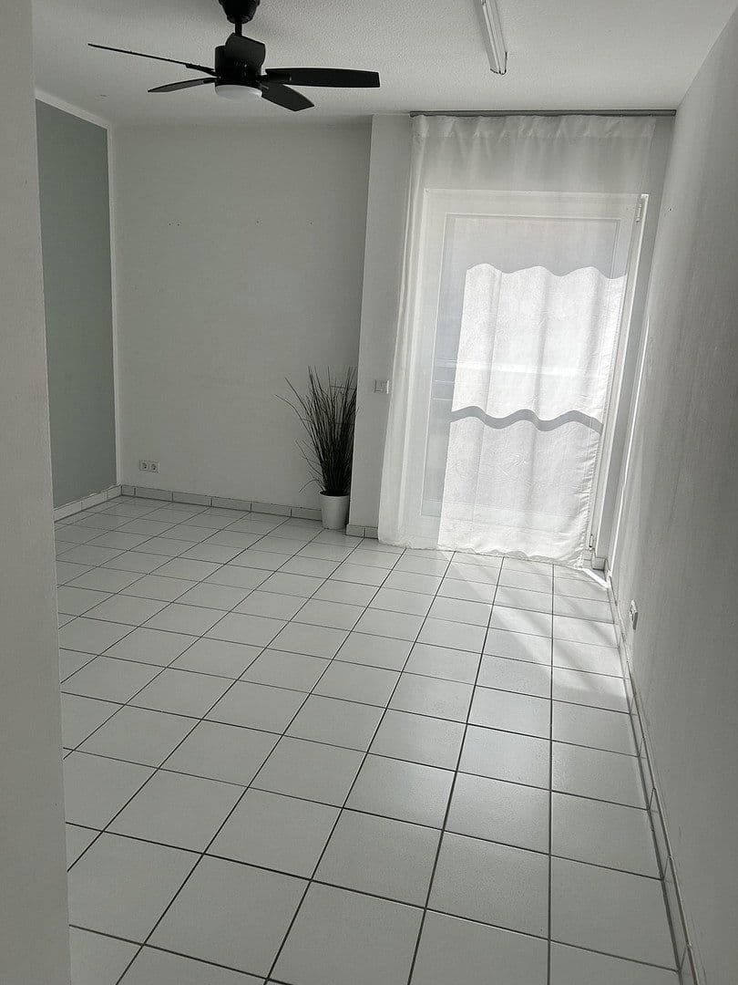 Pronájem bytu 2+1 68 m², Johanna-Kirchner-Straße 2, Hochheim, Hessen Pronájem bytu 2+1 68 m², Johanna-Kirchner-Straße 2, Hochheim, Hessen