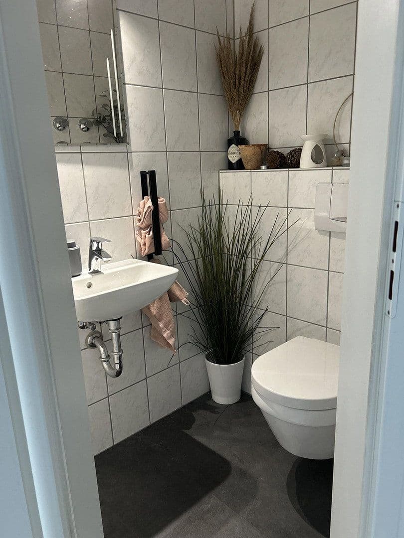 Pronájem bytu 2+1 68 m², Johanna-Kirchner-Straße 2, Hochheim, Hessen Pronájem bytu 2+1 68 m², Johanna-Kirchner-Straße 2, Hochheim, Hessen
