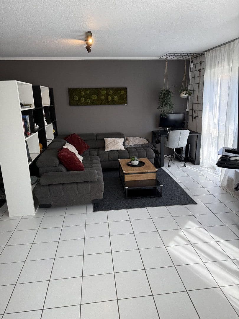 Pronájem bytu 2+1 68 m², Johanna-Kirchner-Straße 2, Hochheim, Hessen Pronájem bytu 2+1 68 m², Johanna-Kirchner-Straße 2, Hochheim, Hessen