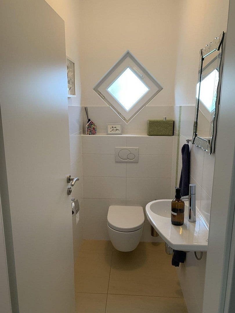 Prodej domu 184 m², pozemek 450 m², Rosbach v. d. Höhe, Hessen Prodej domu 184 m², pozemek 450 m², Rosbach v. d. Höhe, Hessen