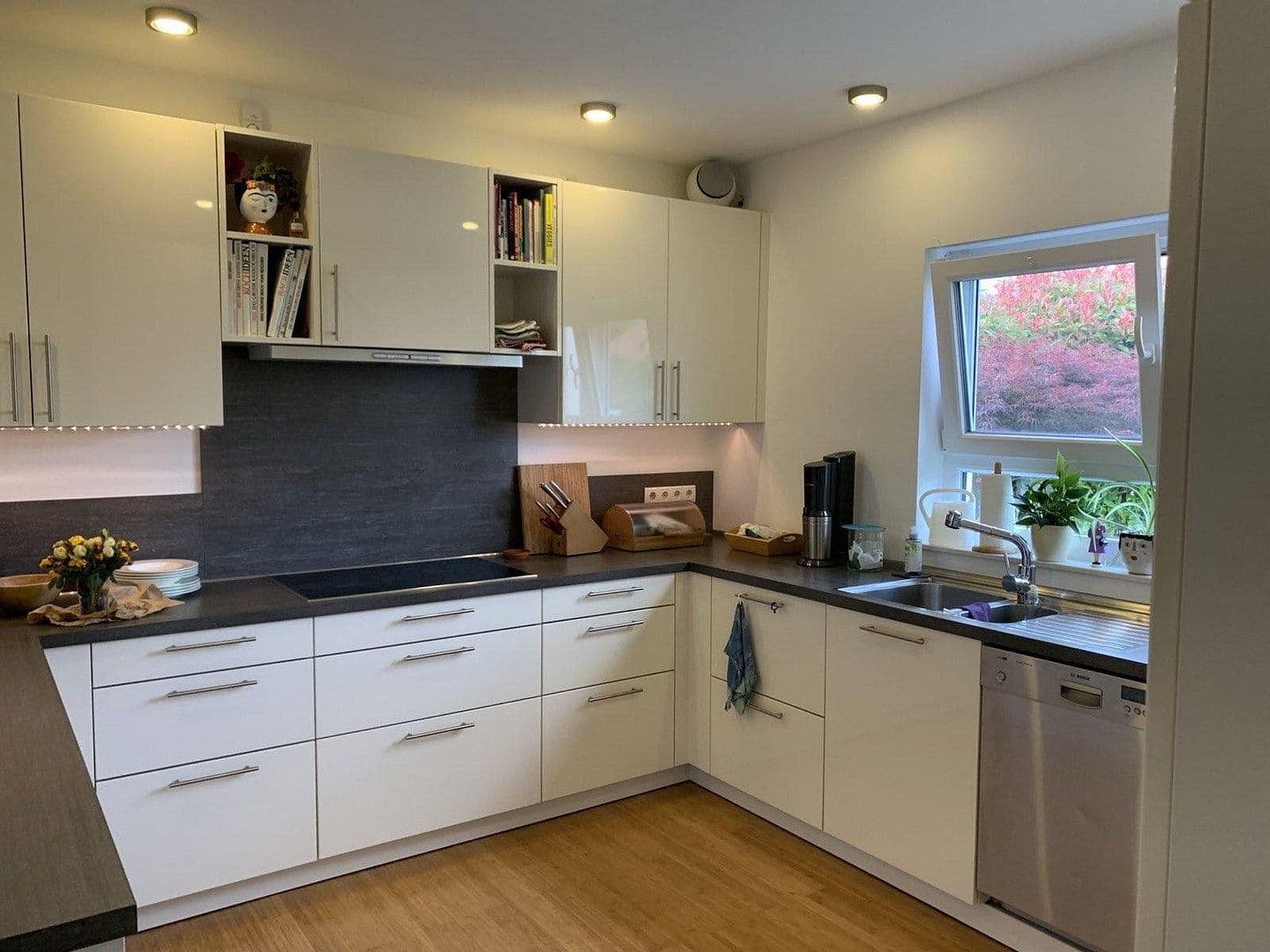 Prodej domu 184 m², pozemek 450 m², Rosbach v. d. Höhe, Hessen Prodej domu 184 m², pozemek 450 m², Rosbach v. d. Höhe, Hessen