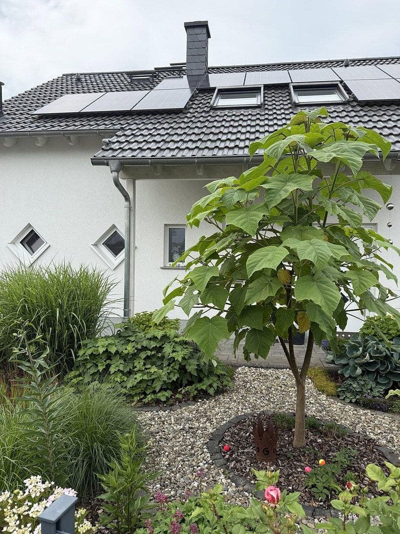 Prodej domu 184 m², pozemek 450 m², Rosbach v. d. Höhe, Hessen Prodej domu 184 m², pozemek 450 m², Rosbach v. d. Höhe, Hessen