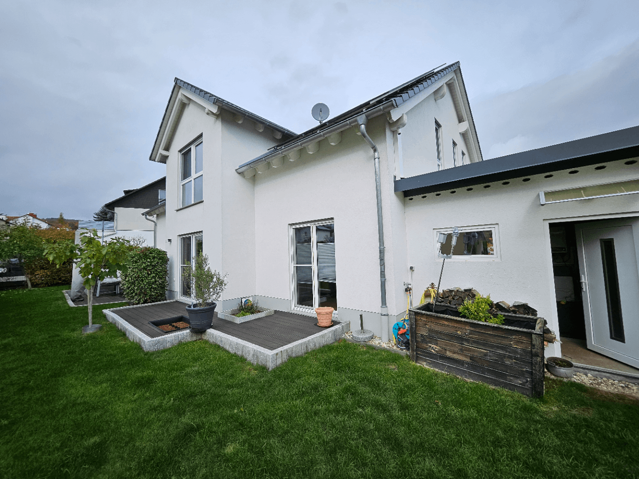 Prodej domu 184 m², pozemek 450 m², Rosbach v. d. Höhe, Hessen Prodej domu 184 m², pozemek 450 m², Rosbach v. d. Höhe, Hessen