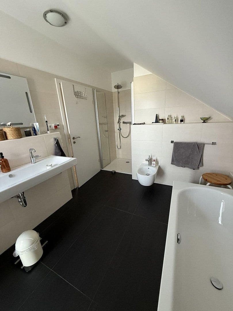 Prodej domu 184 m², pozemek 450 m², Rosbach v. d. Höhe, Hessen Prodej domu 184 m², pozemek 450 m², Rosbach v. d. Höhe, Hessen