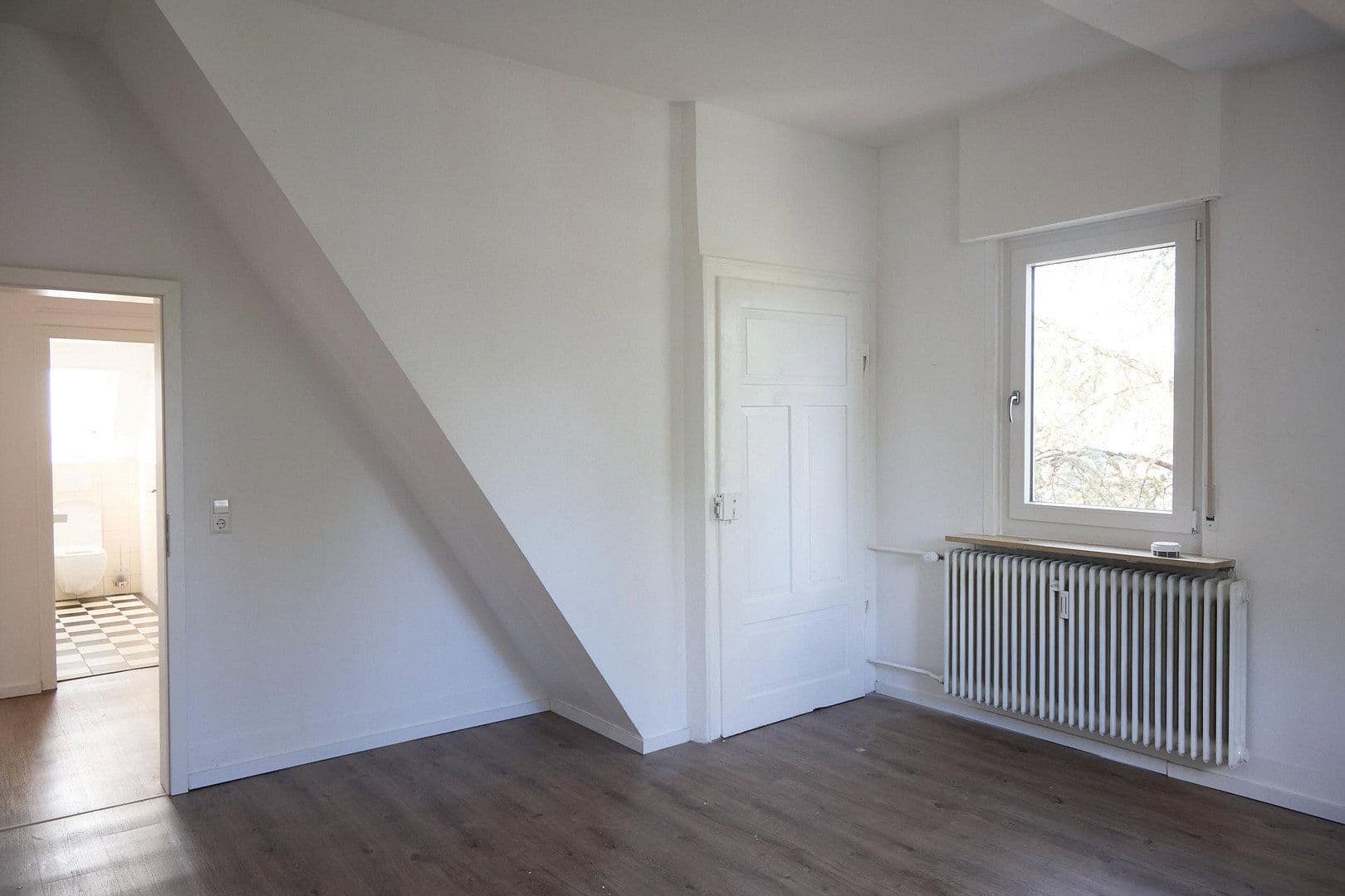 Pronájem bytu 3+1 95 m², Kirchheim unter Teck, Bádensko-Württembersko Pronájem bytu 3+1 95 m², Kirchheim unter Teck, Bádensko-Württembersko