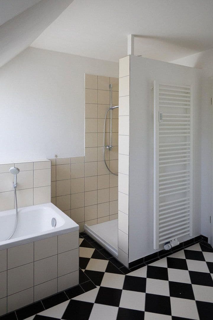 Pronájem bytu 3+1 95 m², Kirchheim unter Teck, Bádensko-Württembersko Pronájem bytu 3+1 95 m², Kirchheim unter Teck, Bádensko-Württembersko