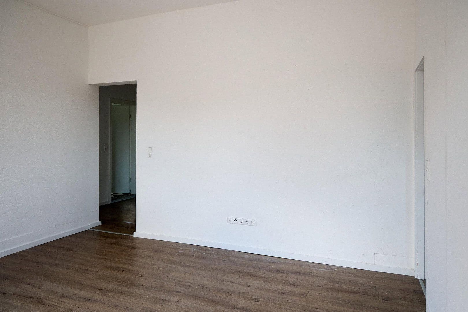 Pronájem bytu 3+1 95 m², Kirchheim unter Teck, Bádensko-Württembersko Pronájem bytu 3+1 95 m², Kirchheim unter Teck, Bádensko-Württembersko