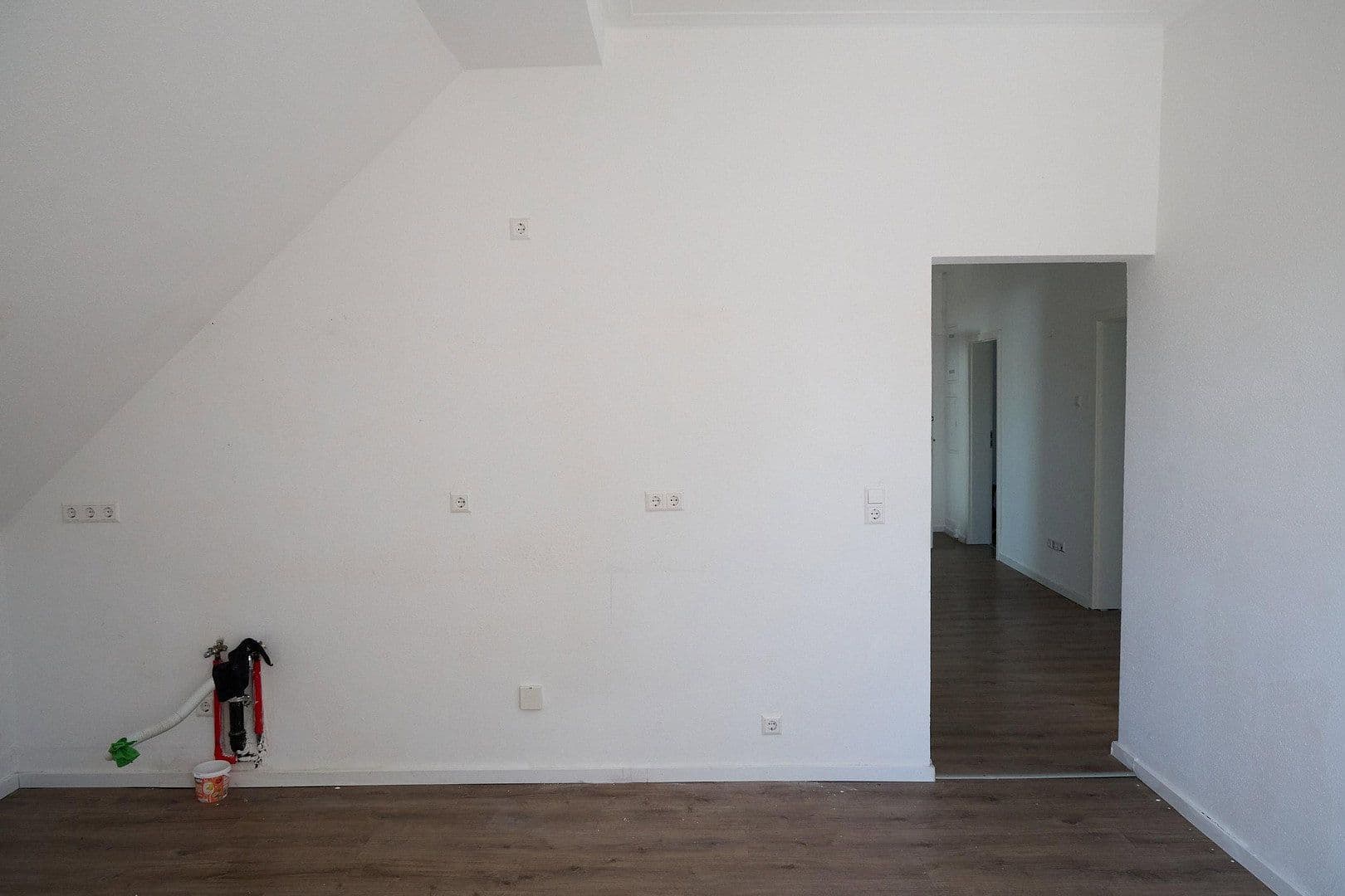 Pronájem bytu 3+1 95 m², Kirchheim unter Teck, Bádensko-Württembersko Pronájem bytu 3+1 95 m², Kirchheim unter Teck, Bádensko-Württembersko