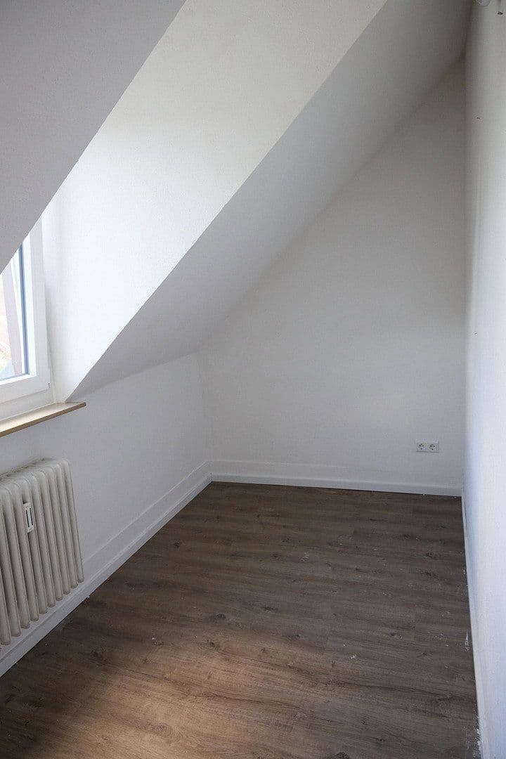 Pronájem bytu 3+1 95 m², Kirchheim unter Teck, Bádensko-Württembersko Pronájem bytu 3+1 95 m², Kirchheim unter Teck, Bádensko-Württembersko