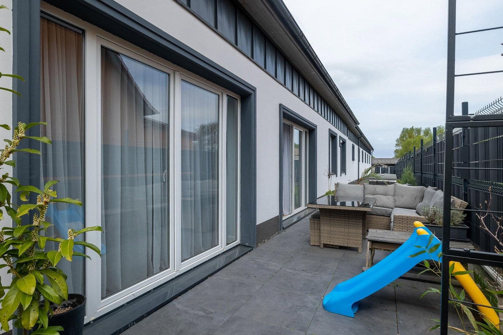 Prodej domu 391 m², pozemek 991 m², Dorfstrasse 10, Berlin, Berlín Prodej domu 391 m², pozemek 991 m², Dorfstrasse 10, Berlin, Berlín