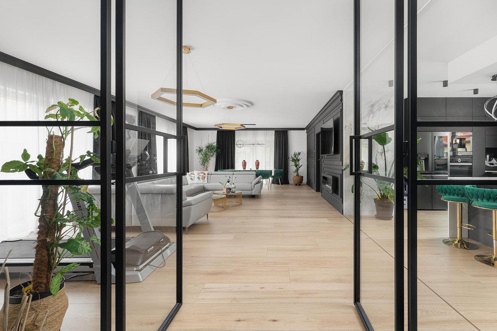 Prodej domu 391 m², pozemek 991 m², Dorfstrasse 10, Berlin, Berlín Prodej domu 391 m², pozemek 991 m², Dorfstrasse 10, Berlin, Berlín