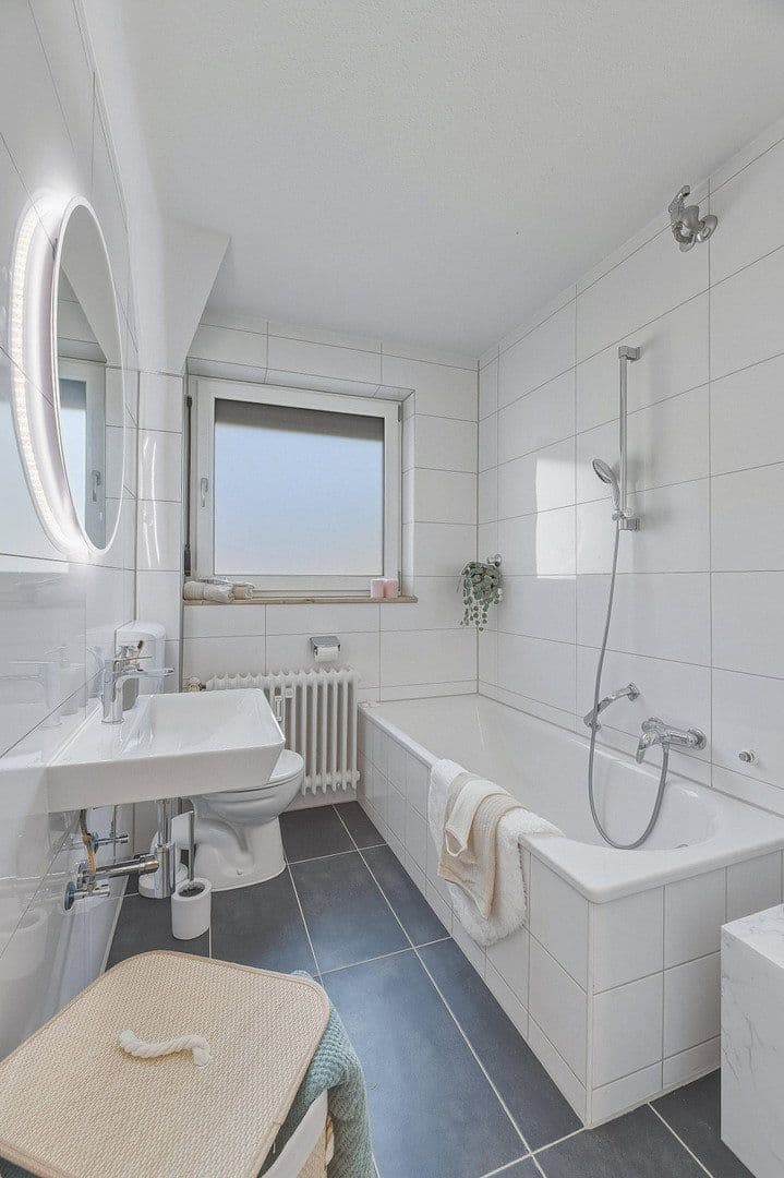 Pronájem bytu 3+1 85 m², Brühlstr. 13, Beuren, Bádensko-Württembersko Pronájem bytu 3+1 85 m², Brühlstr. 13, Beuren, Bádensko-Württembersko