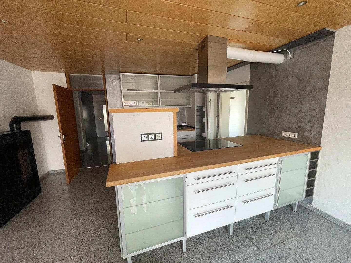 Prodej domu 200 m², pozemek 177 m², Affalterbacher Straße 16, Remseck am Neckar, Bádensko-Württembersko Prodej domu 200 m², pozemek 177 m², Affalterbacher Straße 16, Remseck am Neckar, Bádensko-Württembersko