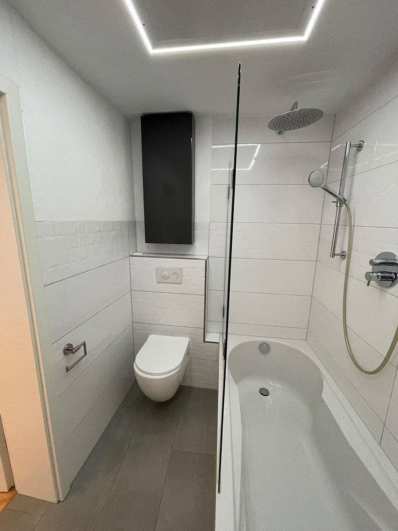 Prodej domu 200 m², pozemek 177 m², Affalterbacher Straße 16, Remseck am Neckar, Bádensko-Württembersko Prodej domu 200 m², pozemek 177 m², Affalterbacher Straße 16, Remseck am Neckar, Bádensko-Württembersko