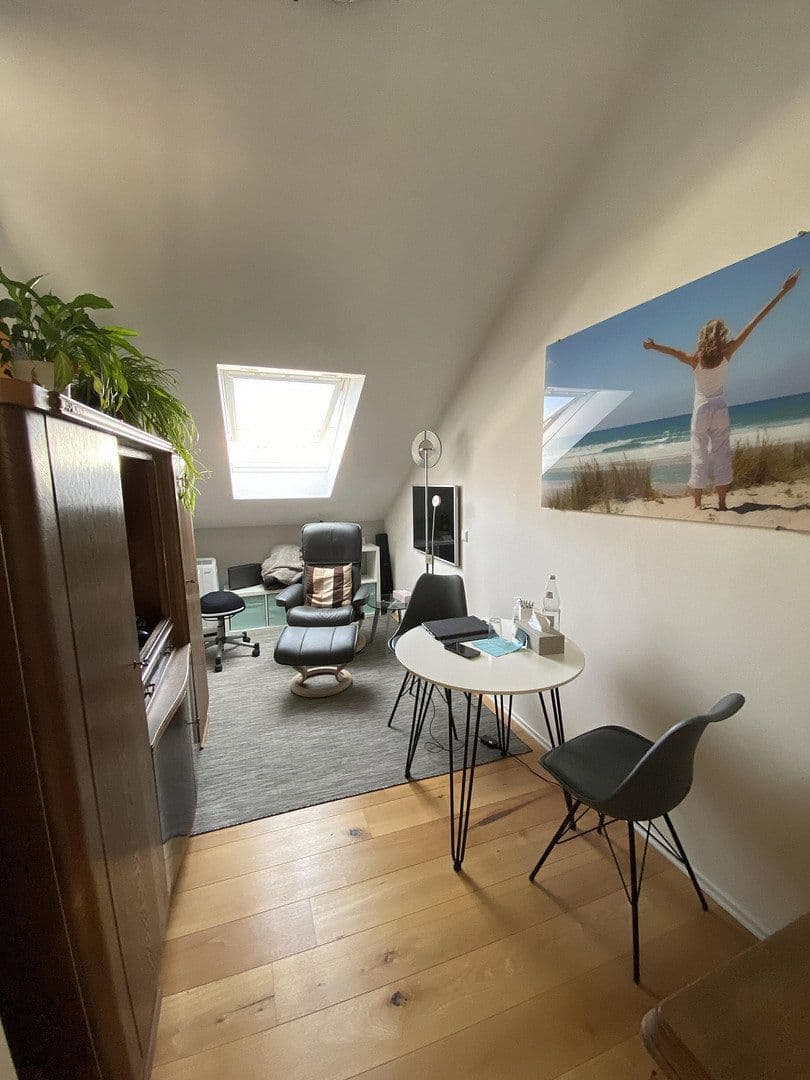 Prodej domu 200 m², pozemek 177 m², Affalterbacher Straße 16, Remseck am Neckar, Bádensko-Württembersko Prodej domu 200 m², pozemek 177 m², Affalterbacher Straße 16, Remseck am Neckar, Bádensko-Württembersko