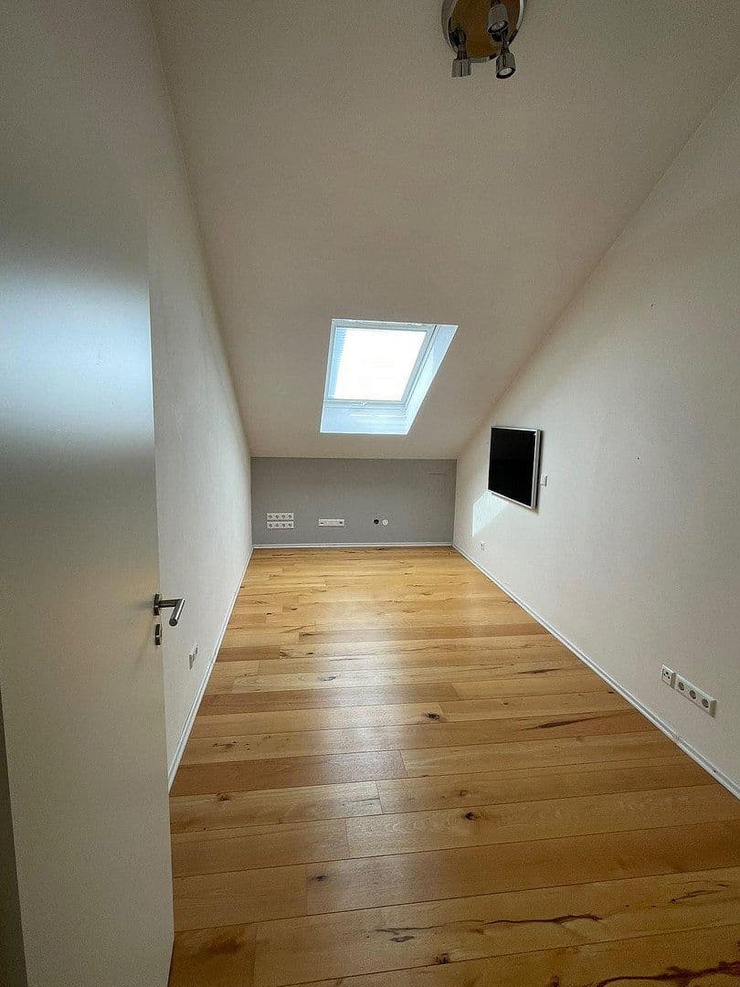 Prodej domu 200 m², pozemek 177 m², Affalterbacher Straße 16, Remseck am Neckar, Bádensko-Württembersko Prodej domu 200 m², pozemek 177 m², Affalterbacher Straße 16, Remseck am Neckar, Bádensko-Württembersko