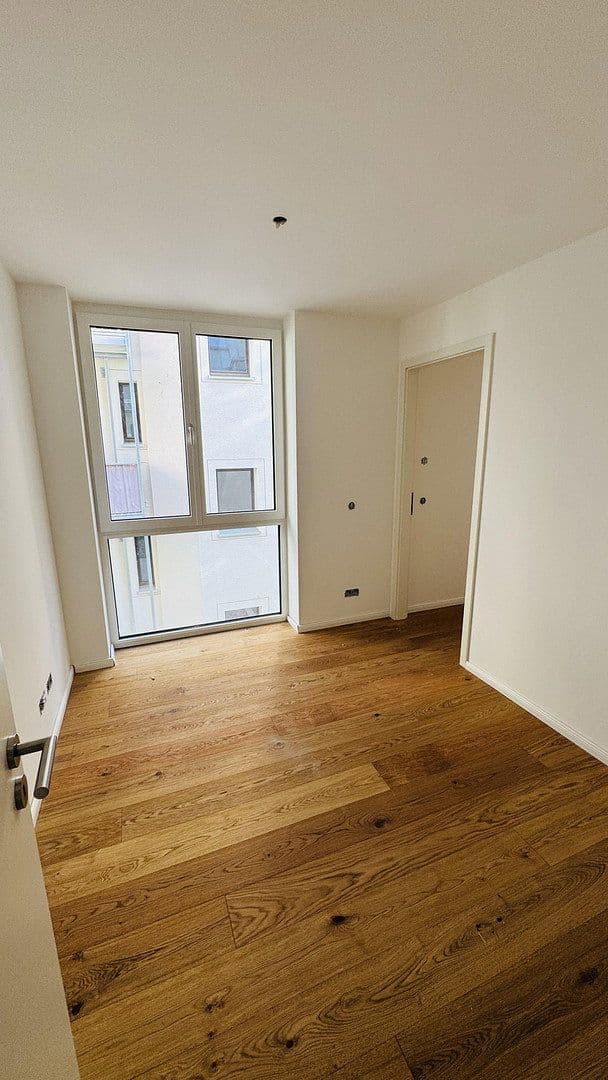 Pronájem bytu 3+1 73 m², Schwanthalerstr. 142, München, Bavorsko Pronájem bytu 3+1 73 m², Schwanthalerstr. 142, München, Bavorsko