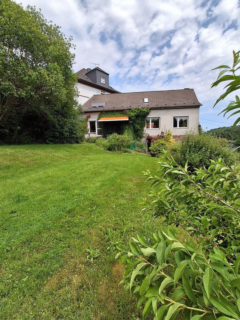 Prodej domu 290 m², pozemek 2.300 m², Witten, Severní Porýní-Vestfálsko Prodej domu 290 m², pozemek 2.300 m², Witten, Severní Porýní-Vestfálsko