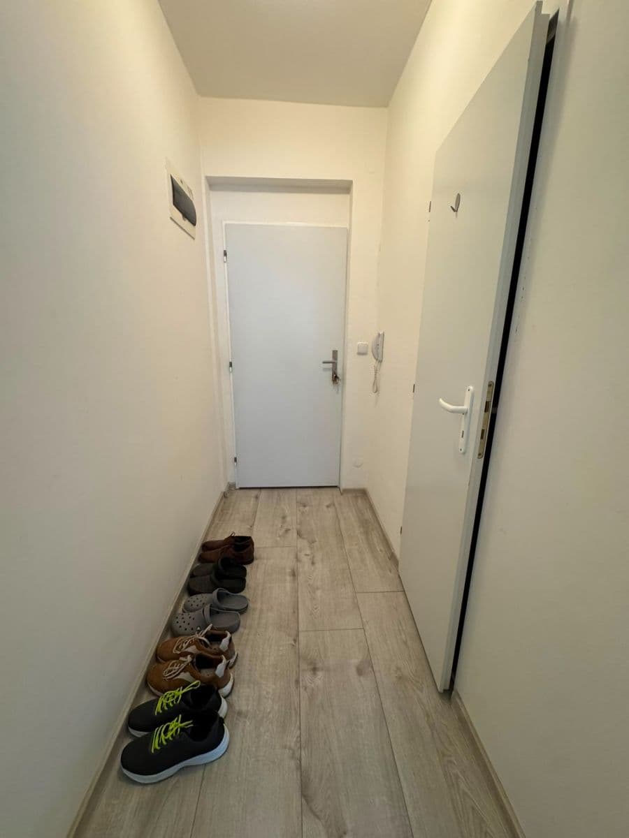 Prodej bytu 1+kk 21 m², náměstí 1. května, Kuřim, Jihomoravský kraj Prodej bytu 1+kk 21 m², náměstí 1. května, Kuřim, Jihomoravský kraj