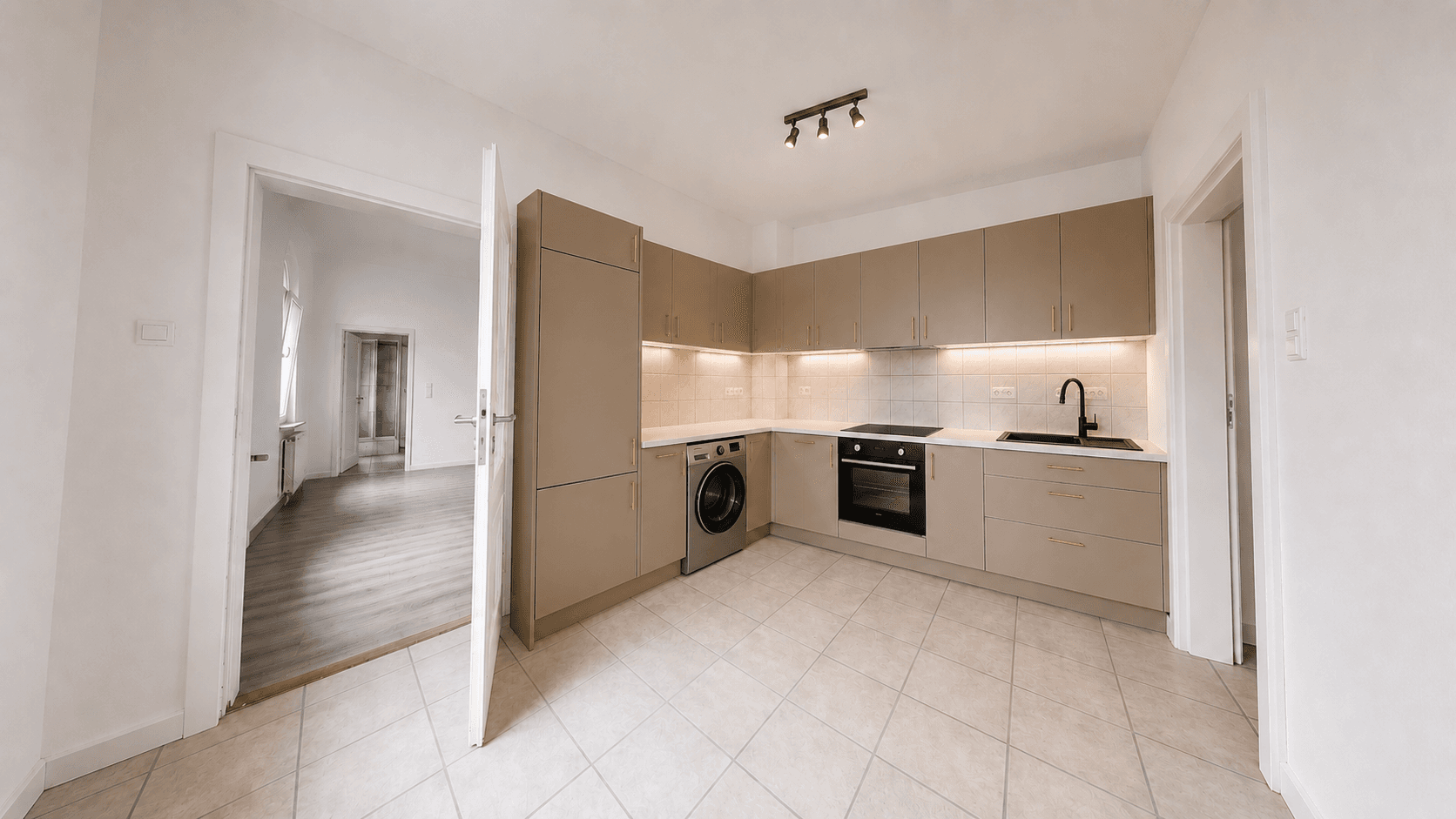 Pronájem bytu 5+1 117 m², Hildesheimer Straße 17, Nordstemmen, Dolní Sasko Pronájem bytu 5+1 117 m², Hildesheimer Straße 17, Nordstemmen, Dolní Sasko