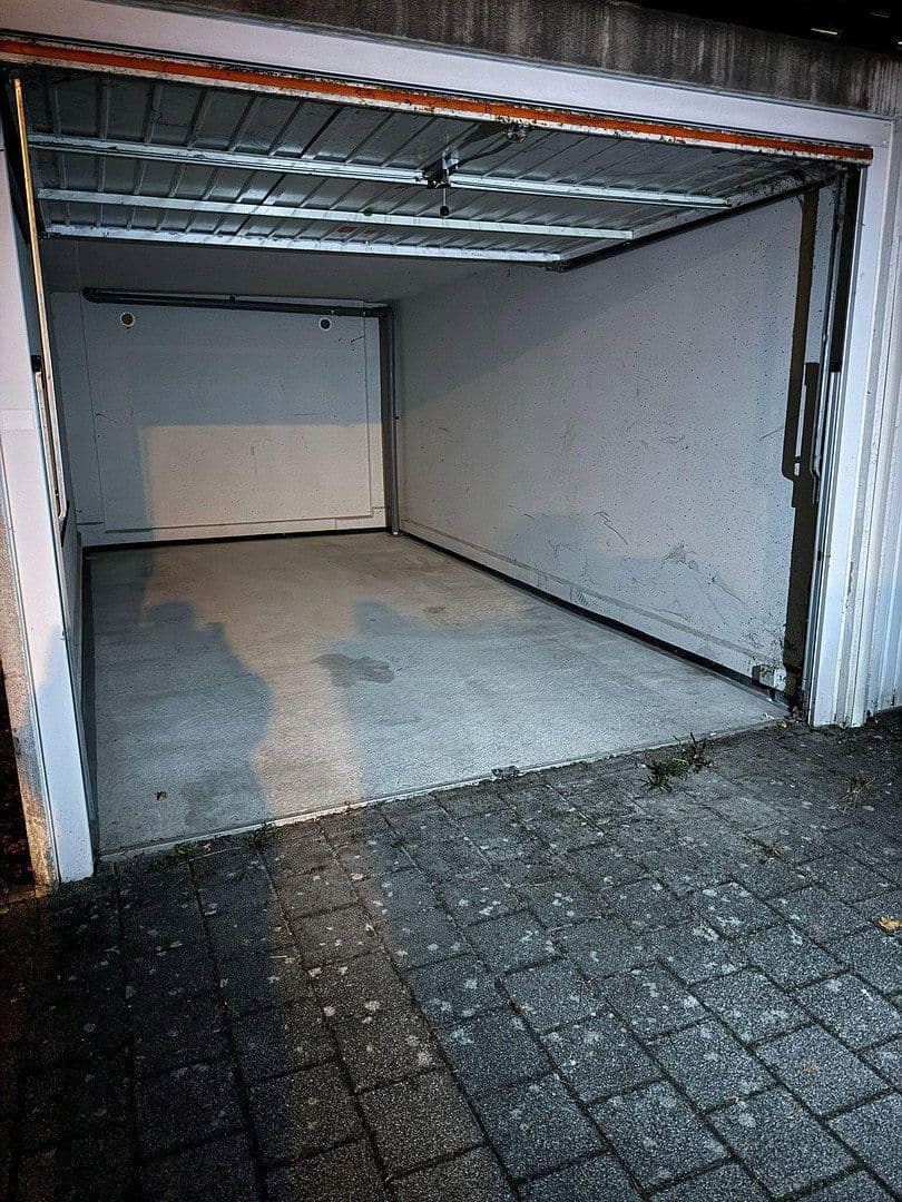 Pronájem garáže, Roßtaler Str. 11, Nürnberg, Bavorsko Pronájem garáže, Roßtaler Str. 11, Nürnberg, Bavorsko